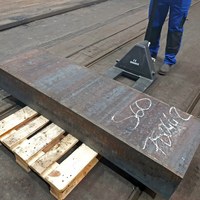 Transpalette hydraulique étroit 2,5 tonnes 550x1150MM certifié CE ISO avec pompe AC, acier au manganèse, roues en nylon tout-terrain