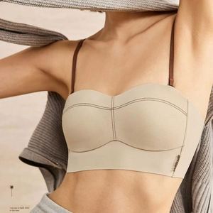 Sujetador Invisible de Silicona sin Tirantes con Efecto Push-Up, Marca Cupone Piece - Product Image 1