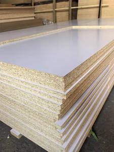 Tablero de Partículas para Puertas de Armarios y Paredes Divisorias con Construcción Resistente y Duradera - Product Image 5