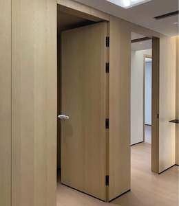 Panneaux muraux intérieurs en placage de bois naturel, panneau mural intégré, porte et armoires de même matériau et de même couleur - Product Image 3