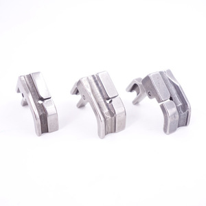 Pied presseur pour machine à coudre industrielle Tbone P69LH avec fonction de rainurage et d'insertion de fil pour machines à plat - Product Image 1