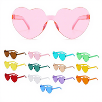 Lunettes de soleil en forme de cœur pour femmes avec monture en plastique confortable, tendance bleu, rouge, jaune, violet pour les fêtes