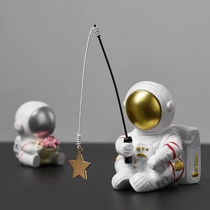 Figura de astronauta pescando estrellas de resina, decoración creativa para el hogar, regalo de cumpleaños, adorno para dormitorio - Product Image 4