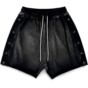 Shorts en satin noir pour homme avec broderie, fermeture à cordon, shorts décontractés, taille mi-haute, tissu polyester respirant - Product Image 1