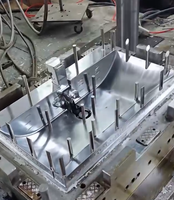 Presse hydraulique à quatre colonnes sur mesure avec moule, spécialement conçue pour le processus de formage et d'emboutissage profond des éviers.
