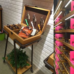 Présentoir de magasin optique élégant Vitrine de comptoir d'affichage de lunettes pour la conception de salle d'exposition et les meubles de magasin entier de vêtements oculaires personnalisés - Product Image 5