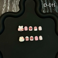 Art des ongles mignon de style dessin animé fait à la main pour les petites filles