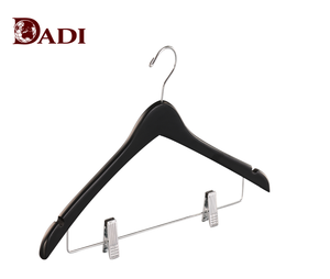 Appendiabiti in Quercia Nera per Appendere Vestiti o Pantaloni, Salvaspazio e Adatti sia per Uomini che per Donne - Product Image 1