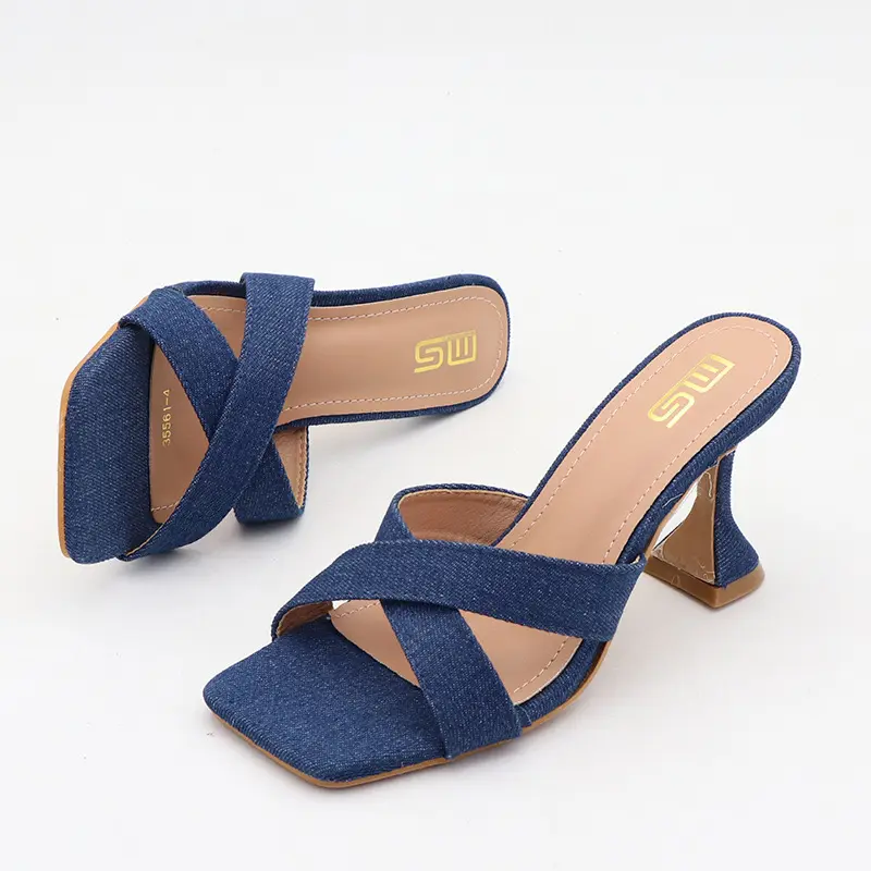 Été nouvelle arrivée mode sexy couleur unie tête carrée denim hauts talons extérieur élégant grande taille pantoufles sandales femmes pompes