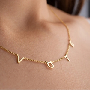 Cao Đánh Bóng Vàng Mạ Thép Không Gỉ Chữ Lồng Mặt Dây Chuyền Vòng Cổ Cuộc Bầu Cử Vòng Cổ Với Tùy Chỉnh Monogram Quà Tặng Cho Cô - Product Image 4