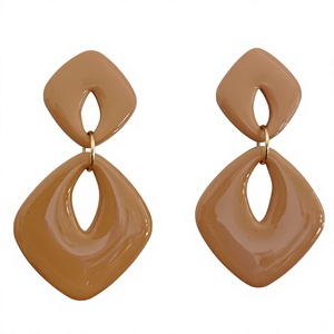 Boucles d'oreilles en résine faites à la main pour femmes, boucles d'oreilles pendantes en résine époxy colorée avec un design artistique unique pour bijoux de mode au quotidien - Product Image 5