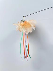 Venta al por mayor interactivo gato teaser varita gato teaser juguete con cabezas <span class=keywords><strong>de</strong></span> repuesto pájaros coloridos pluma ventosa - Product Image 6