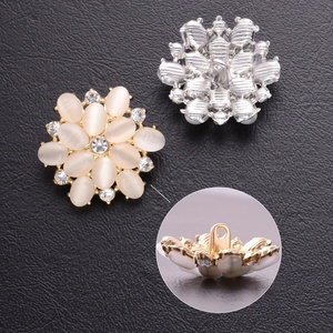 Nhà Máy Bán Buôn Mới Thời Trang Giả Ngọc Trai Dát <span class=keywords><strong>Rhinestone</strong></span> Nút Áo Sơ Mi Kim Loại Nút Xuống Áo Sơ Mi Phụ Nữ Cho Quần Áo - Product Image 4