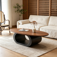 Table basse moderne en fer avec plateau en bois, durable et multifonctionnelle pour salon et appartement locatif