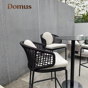 Tabouret de <span class=keywords><strong>bar</strong></span> extérieur moderne nordique contemporain avec structure en aluminium et dossier tressé en cordes, léger et durable pour usage hôtelier - Product Image 4