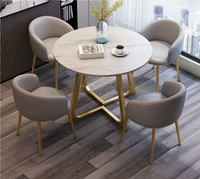 Ensemble table et chaises effet pierre moderne et compact pour réunions d'affaires et réception de clients, usage professionnel en bureau