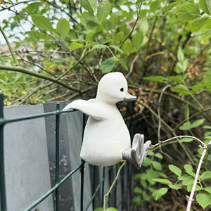 Nueva Figura Decorativa de Pato Blanco Colgante de Resina Epoxi, Ecológica, Religiosa y de Estilo Hada, para Adorno de Valla de Patio - Product Image 4