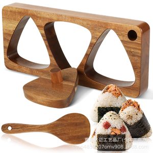 Moule à boulettes de riz triangulaires en bois avec planche de pressage pour la préparation de sushis et de bentos japonais - Product Image 1