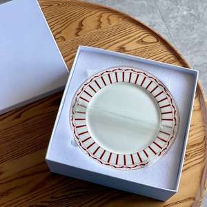 Assiette en céramique avec motif rayé rouge, ensemble de 3 tasses en porcelaine, cadeaux pour dessert, salade et décoration de table - Product Image 1