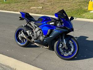 Motocicleta Deportiva <span class=keywords><strong>Yamaha</strong></span> YZF-<span class=keywords><strong>R1</strong></span> <span class=keywords><strong>2022</strong></span> Usada con Motor sin Escobillas - Product Image 4