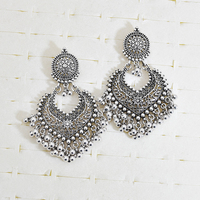 Boucles d'oreilles pendantes ethniques bohèmes style Bollywood, en alliage de zinc oxydé, argentées, avec pampilles afghanes et fleurs, type Jhumka, pour soirée, inspirées de l'Inde
