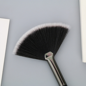 Meibeaili — pinceaux de maquillage avec Logo personnalisé, brosse en éventail à poils synthétiques, noir/gris, outils à reflets, 839, vente en gros - Product Image 3