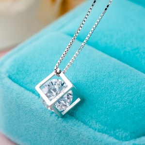 <span class=keywords><strong>Cubo</strong></span> de <span class=keywords><strong>Rubik</strong></span> mágico cuadrado personalizado, collar con colgante de plata de ley 925, diseño de ventana de amor bonito de circón para mujeres para fiestas - Product Image 3