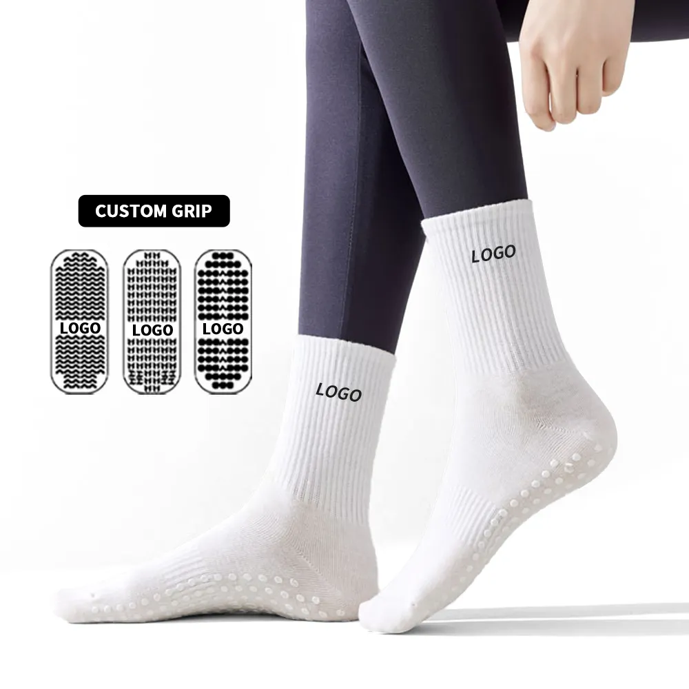 Bordado personalizado Jacquard Logo mujeres Pilates calcetines gruesos de algodón antideslizante agarre de silicona Yoga calcetines transpirables tripulación calcetines deportivos