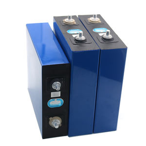 Batería de Iones de Litio Prismática Solar TOPWAY, Celda LiFePO4 de 3.2V con Terminal de Tornillo, Opciones de 100Ah-300Ah, 5000 Ciclos, Garantía de 3 Años - Product Image 5