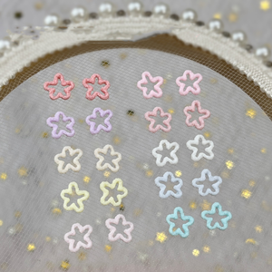 100 piezas/bolsa de decoración de <span class=keywords><strong>uñas</strong></span> con flores huecas irregulares, estrellas y corazones multicolor, de resina mixta, para proveedores de arte de <span class=keywords><strong>uñas</strong></span> DIY - Product Image 1