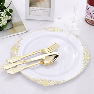 Ensemble de vaisselle jetable : Assiettes blanches à bords dorés, verres à vin en plastique rigide PS, design gaufré, doré sans poussière, style classique - Product Image 1