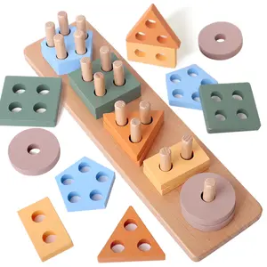 子供のモンテッソーリは思考を拡大しました木製の柱のおもちゃの色の並べ替え木製の教育玩具