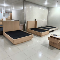 OAKEN Schlafzimmer Neues Design Massivholz-Stoffbett Minimalistisches Breites Kopfteil Maßgefertigte Größe Wohnmöbel Schlafzimmermöbel