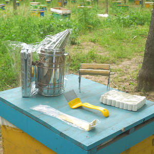 Fumeur d'abeille en acier inoxydable fumeur de ruche d'abeille bouclier thermique outils d'apiculture fumeur de ruche pour apiculteur - Product Image 3