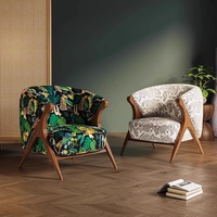 Fauteuil d'appoint moderne en bouclette avec structure en Y en bois massif et pieds en noyer, revêtement en lin, durable et écologique, mobilier de maison
