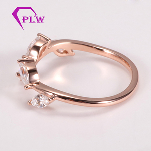 Alianza de diamantes moissanite simple - Alianza Sweet Bliss - Product Image 4
