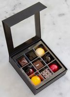 Récipient en papier de luxe avec logo en or en chocolat Boîte cadeau de madeleines de stockage de boulangerie personnalisée pour la Saint-Valentin Boîte magnétique avec fenêtre