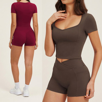 Vêtements de sport pour femmes avec logo personnalisé, ensembles de hauts et de shorts de yoga pour la salle de sport