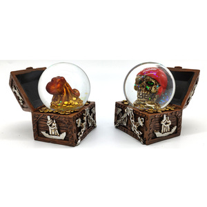 Globe à eau personnalisé avec logo, souvenir de la Caraïbe, coffre au trésor en résine, globe à neige <span class=keywords><strong>pirate</strong></span> - Product Image 1