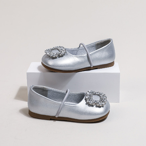 Primavera 2024, zapatos <span class=keywords><strong>de</strong></span> <span class=keywords><strong>Ballet</strong></span> con temperamento francés para niñas, nuevas sandalias planas pequeñas <span class=keywords><strong>de</strong></span> <span class=keywords><strong>cuero</strong></span> sin cordones, zapatos individuales <span class=keywords><strong>de</strong></span> suela blanda con diamantes <span class=keywords><strong>de</strong></span> imitación - Product Image 5