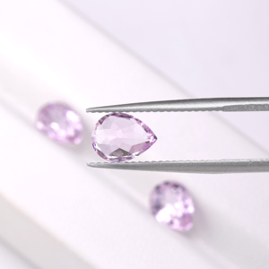Cadermay Pierre précieuse colorée YAG (Yttrium Aluminium Garnet) de laboratoire, taille poire lavande, pour bijoux et bagues - Product Image 5