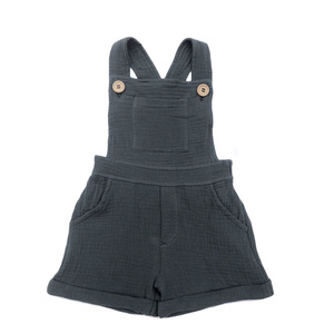 Venta al por mayor de pantalones cortos con pechera para niñas, crepé, botones de color sólido, ropa informal de uso diario para bebés - Product Image 5