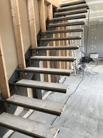 Escalier flottant en acier et bois avec garde-corps en verre pour villa, moderne, sûr et durable, escalier flottant intérieur