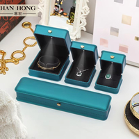 Vente en gros Boîte à bagues pour bracelet et collier Emballage de bijoux Boîte à bijoux octogonale avec logo personnalisé en plastique vert de qualité avec lumière LED