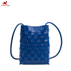 Sac à bandoulière décontracté en cuir PU pour femme, style coréen, petit format, frais et simple, pour l'été, commande en gros et mixte, prêt à expédier - Product Image 1