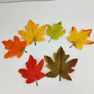 ใบเมเปิ้ลผ้าไหมเทียมสีทองและสีเขียวพร้อมกระถางแก้วสำหรับตกแต่งบ้าน-ปีใหม่ คริสต์มาส กันน้ำ เป็นมิตรกับสิ่งแวดล้อม - Product Image 1