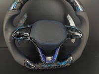 Volant en fibre de carbone forgé pour VW Golf (2000-2024) avec accents bleus, cuir perforé, palettes de changement de vitesse sportives en aluminium