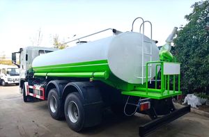 Camion-citerne à eau ISUZU Giga haute performance, arroseur d'eau avec réservoir en carbone et en acier inoxydable de 10 à 15 m³ - Product Image 3