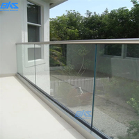 Balustrade en verre à canal en U sans cadre avec rail de base en aluminium Système de garde-corps de balcon de terrasse extérieure-Options de montage latéral/supérieur/intégré