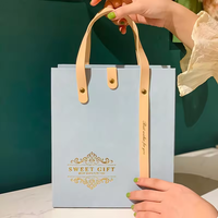 Rot mit Gold Hot Stamp ing Hochzeits papier Karton Verpackungs box mit Leder griff